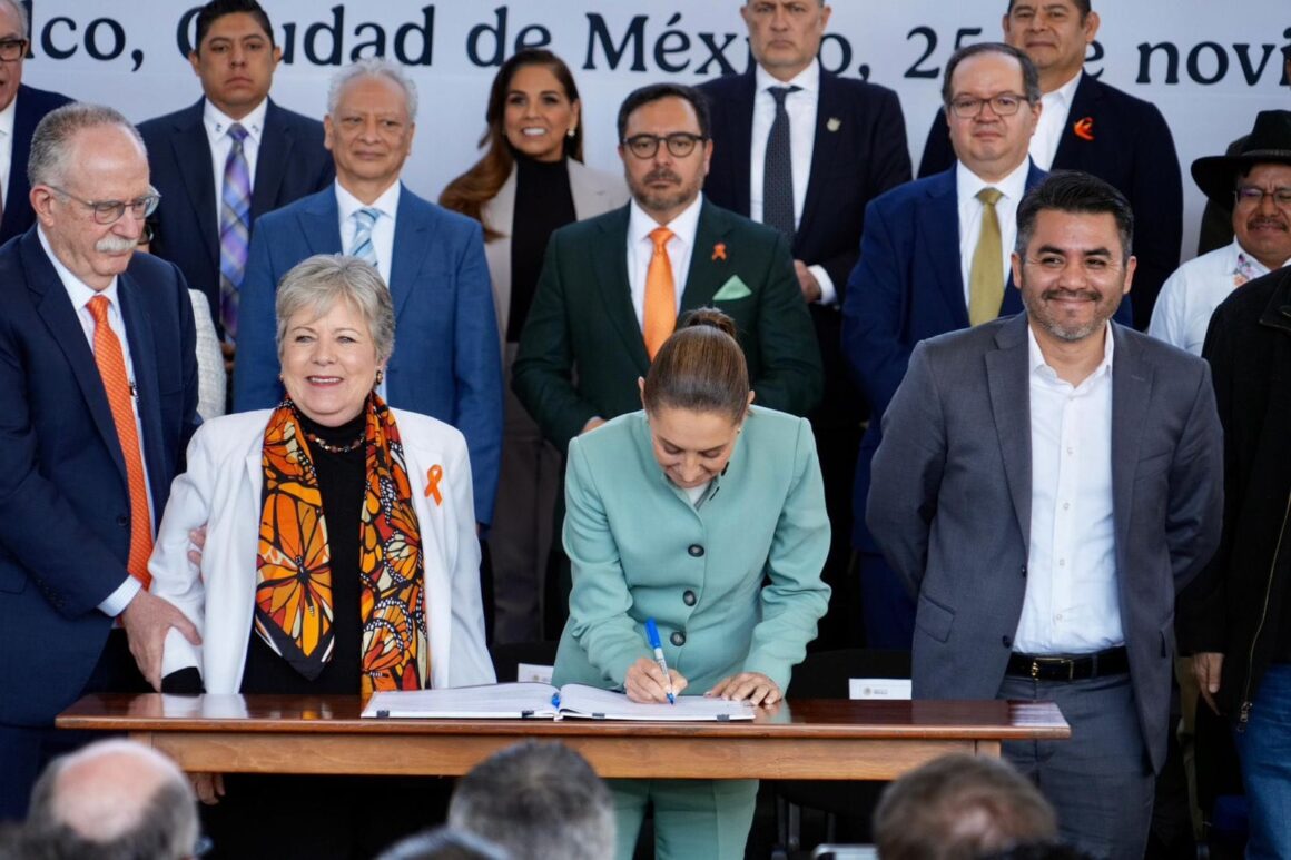 WhatsApp Image 2024-11-25 at 14.56.56 La Presidenta de Mëxico Claudia Sheinbaum Pardo, encabezó el Acuerdo Nacional por el Derecho HUmano al Agua y la Sustentabilidad