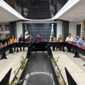 Normalistas de Teteles se niegan al diálogo, pero exigen