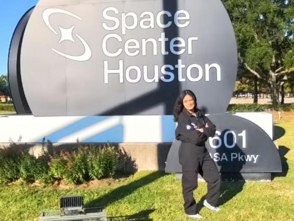 b80b9f6804a64008d7812c6c980fcd83_L Gobierno entrega 24 mil pesos a poblana por participar en el International Air and Space Program
