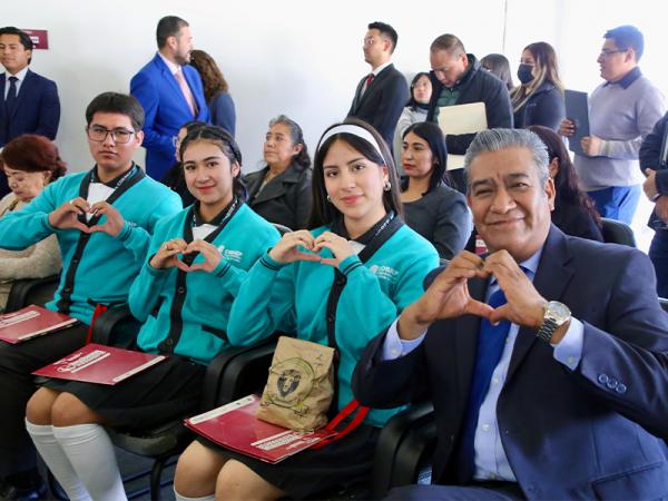 0f089f773fd325de969405f2f1074ec4_L Distingue Gobierno de Puebla a estudiantes del COBAEP en ciencia y tecnología