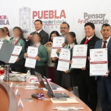 AA_2502_1_(2) Reconocen a estudiantes del CECyTE de Tehuitzingo y Chignahuapan