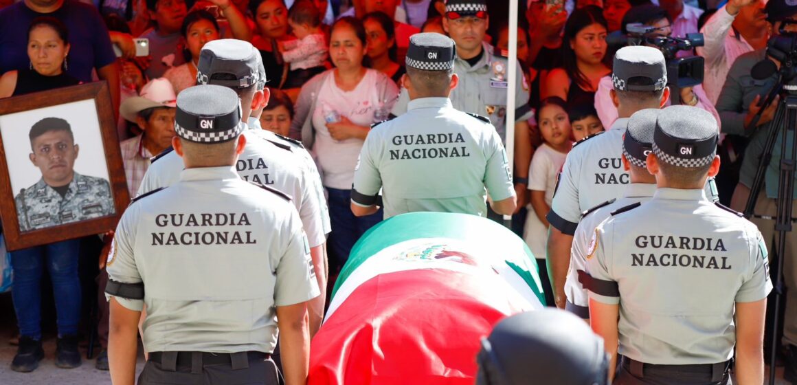 AA_2702_1_(2) Guardia Nacional rinde honores póstumos a sargento poblano caído en Jalisco