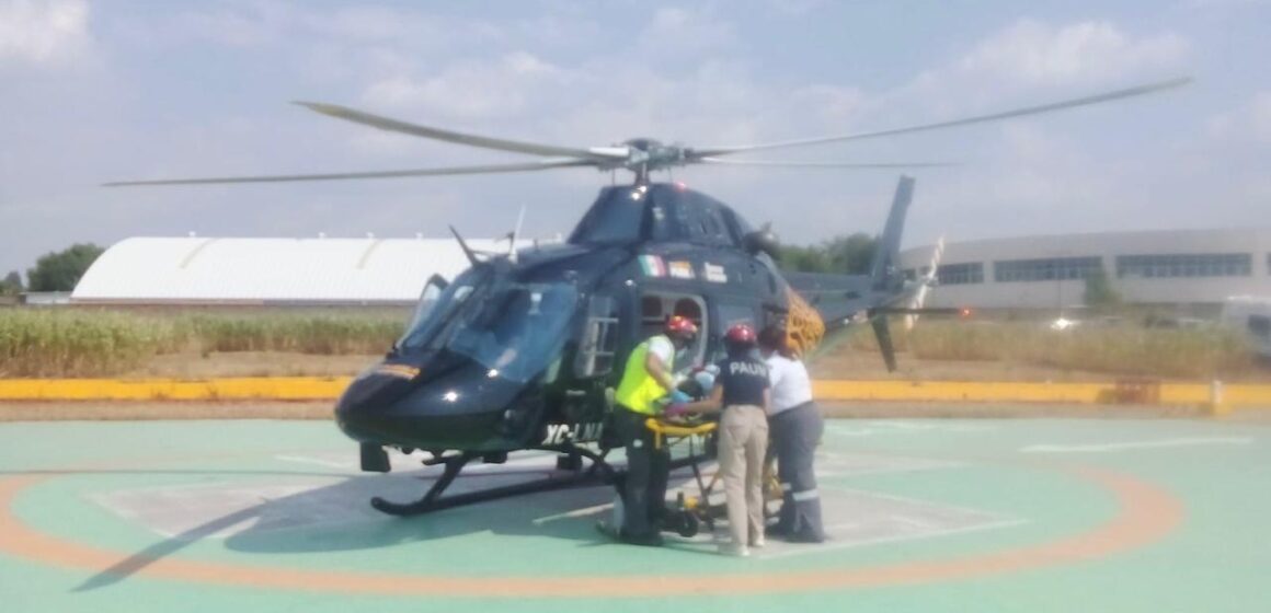Traslado aéreo de una mujer con embarazo gemelar desde Cuetzalan