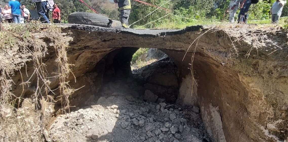 Atiende Gobierno Estatal falla en carretera Acuaco – Huehuetla