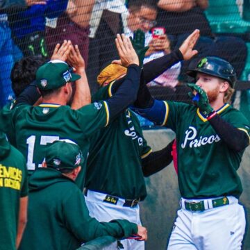 WhatsApp Image 2026-04-07 at 10.49.08 AM Pericos y Guerreros libran juego de batazos