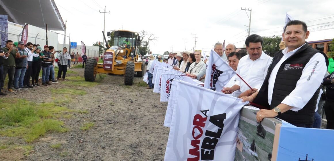 Banderazo para ampliar la carretera San José Chiapa-Lara Grajales