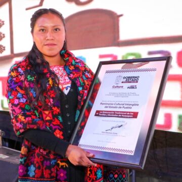 Textiles y bordados de Hueyapan se reconocen como Patrimonio Cultural Intangible de Puebla